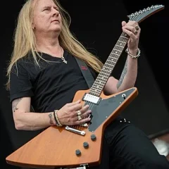 Jerry Cantrell height profile photo