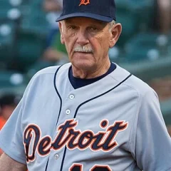 Jim Leyland height profile photo