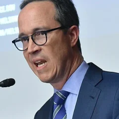 Jim Walden (lawyer) height profile photo