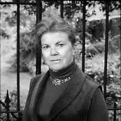 Joan Aiken height profile photo