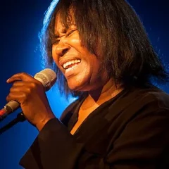 Joan Armatrading height profile photo
