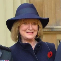 Joanna David height profile photo