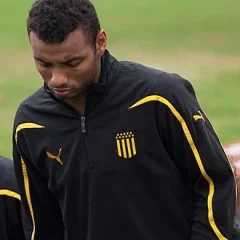 João Pedro (footballer, born 1992) height profile photo