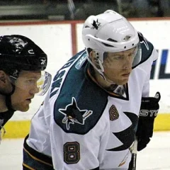 Joe Pavelski height profile photo