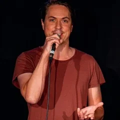 Joe Thomas (actor) height profile photo
