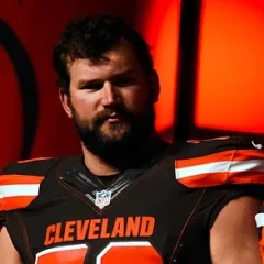 Joe Thomas (offensive tackle) height profile photo