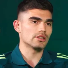Johan Vásquez (footballer, born 1998) height profile photo
