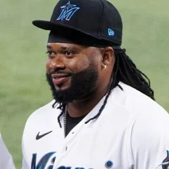Johnny Cueto height profile photo