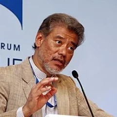 Jomo Kwame Sundaram height profile photo