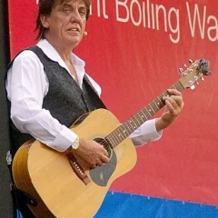 Jon English height profile photo