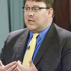 Jonathan Allen (journalist) height profile photo