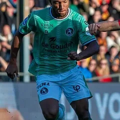 Jonathan de Guzmán height profile photo