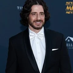 Jonathan Roumie height profile photo