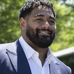Jordan Mailata height profile photo