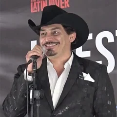 José Manuel Figueroa height profile photo