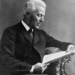 Joseph Bell height profile photo