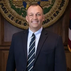 Josh Green (politician) height profile photo