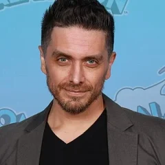 Josh Keaton height profile photo