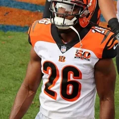 Josh Shaw (defensive back) height profile photo