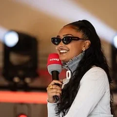Joy Crookes height profile photo