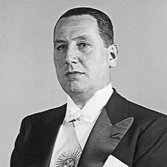 Juan Perón height profile photo