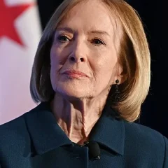 Judy Woodruff height profile photo