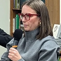 Julia Ioffe height profile photo