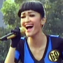 Julia Perez height profile photo