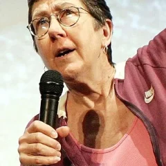 Julia Reichert height profile photo