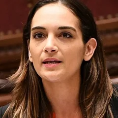 Julia Salazar height profile photo