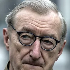 Julian Barnes height profile photo