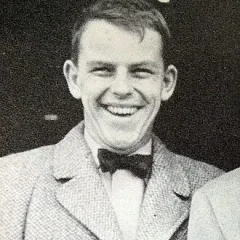 Julian Holloway height profile photo