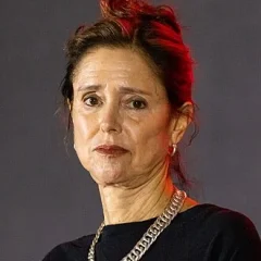 Julie Taymor height profile photo