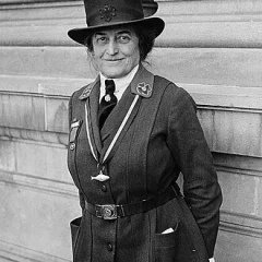 Juliette Gordon Low height profile photo