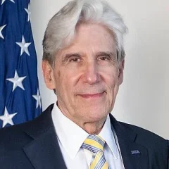 Julio Frenk height profile photo