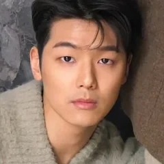 Kang Min-hyuk height profile photo