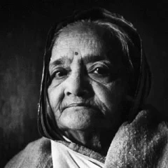 Kasturba Gandhi height profile photo