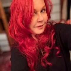 Kate Pierson height profile photo