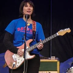 Kelley Deal height profile photo