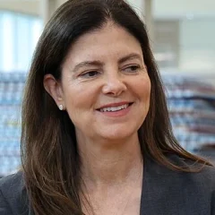Kelly Ayotte height profile photo