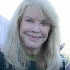 Kelly Lange height profile photo