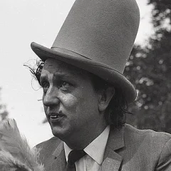 Ken Dodd height profile photo