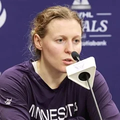 Kendall Coyne Schofield height profile photo