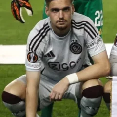 Kenneth Taylor (footballer, born 2002) height profile photo