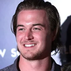 Kenny Pickett height profile photo