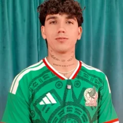 Kevin Álvarez (footballer, born 1999) height profile photo