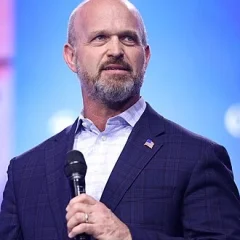 Kevin Roberts (political strategist) height profile photo