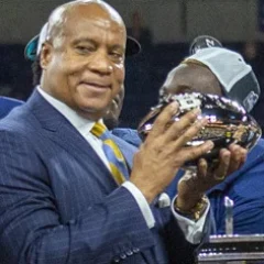 Kevin Warren height profile photo