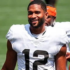 KhaDarel Hodge height profile photo