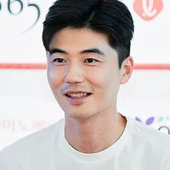 Ki Sung-yueng height profile photo